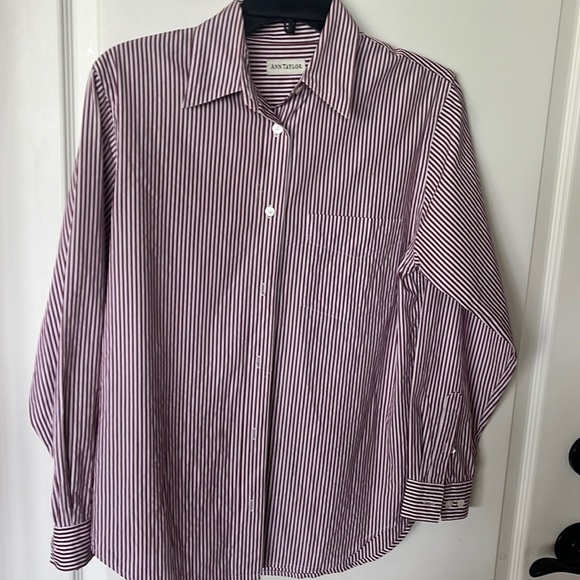 EUC Ann Taylor, 100% cotton burgundy and white striped button-down shirt small - Picture 1 of 4